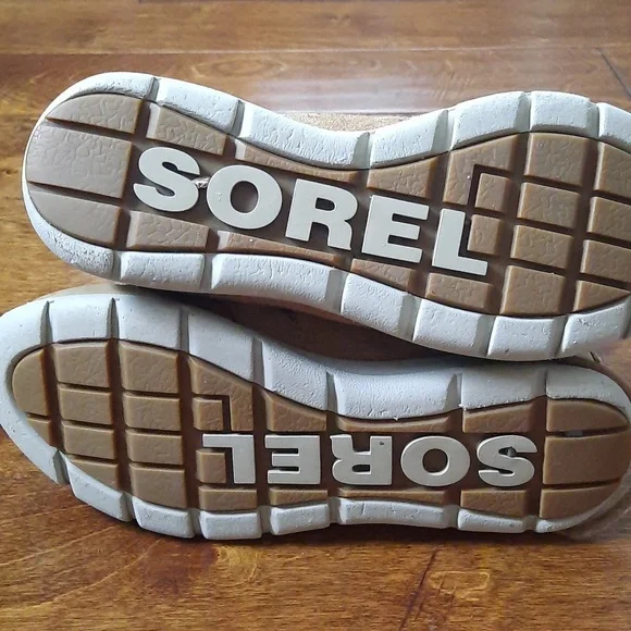 Waterproof Sorel boots size 7.5 - Picture 6 of 7